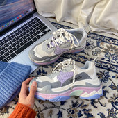 Μοντέρνα αθλητικά παπούτσια με τραχιά πλατφόρμα