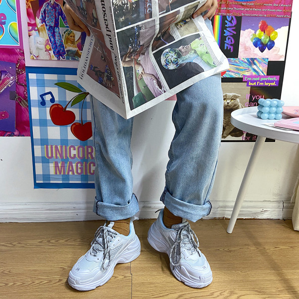 Μοντέρνα αθλητικά παπούτσια με τραχιά πλατφόρμα