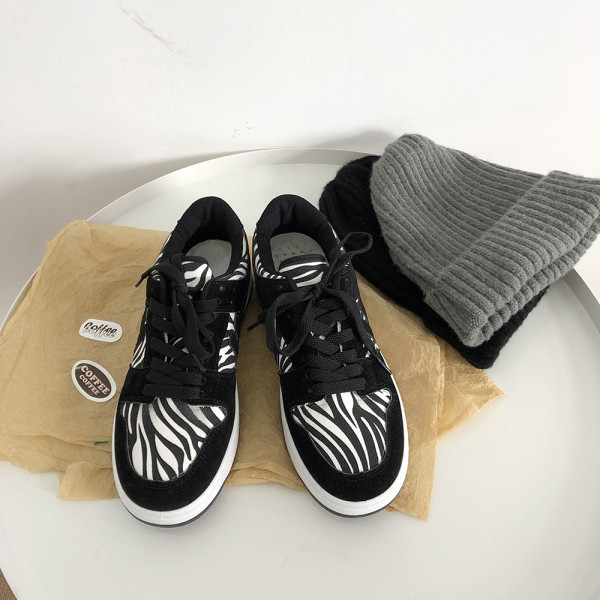 Casual αθλητικά παπούτσια με οικολογικό σουέτ και άνιμαλ πριντ