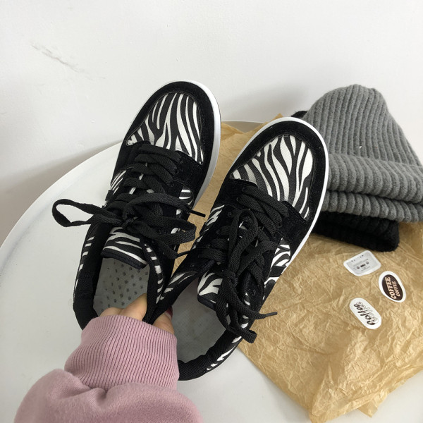 Casual αθλητικά παπούτσια με οικολογικό σουέτ και άνιμαλ πριντ