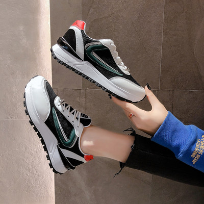 Naiste moodsad musta ja halli tossud lameda tallaga