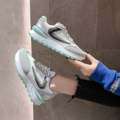 Naiste moodsad musta ja halli tossud lameda tallaga