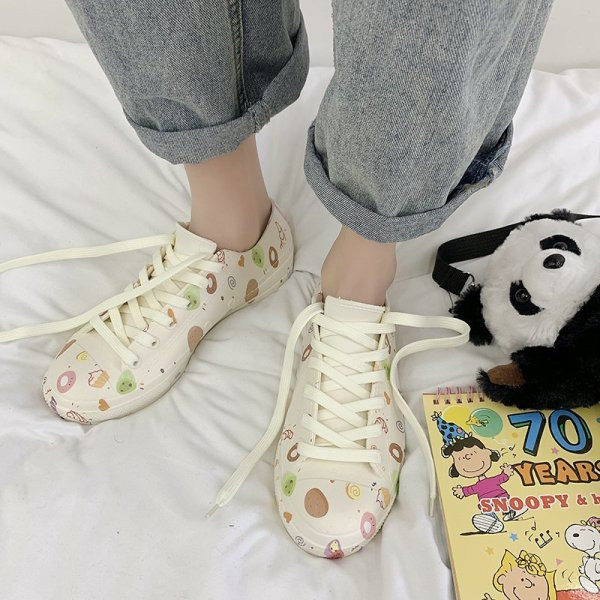 Πολύχρωμα γυναικεία αθλητικά παπούτσια από οικολογικό δέρμα και επίπεδη σόλα