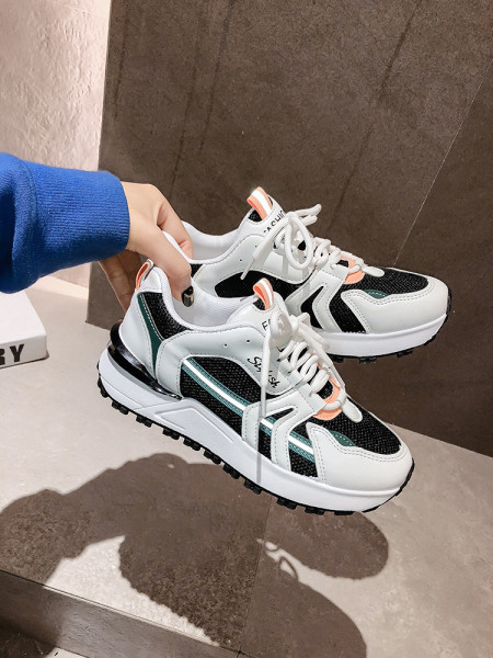 Neljas värvitoonis paeltega naiste tossud