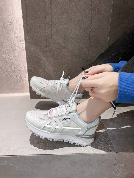 Neljas värvitoonis paeltega naiste tossud