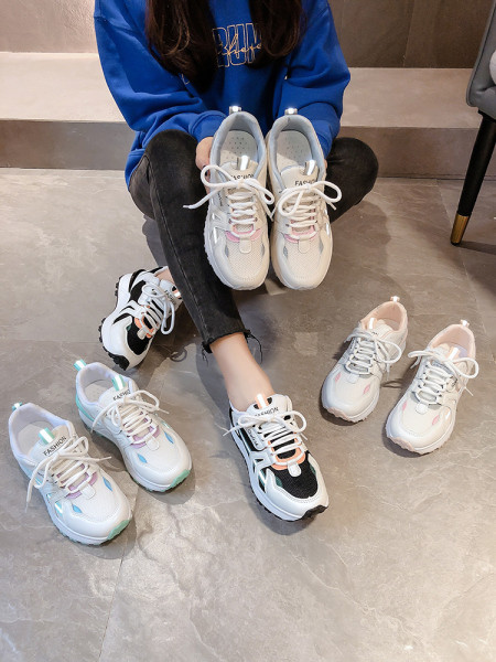 Neljas värvitoonis paeltega naiste tossud