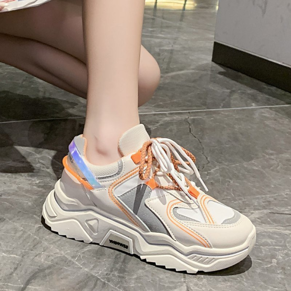 Νέο μοντέλο γυναικεία αθλητικά παπύτσια με τραχιά σόλα και κορδόνια σε κίτρινο και μπεζ