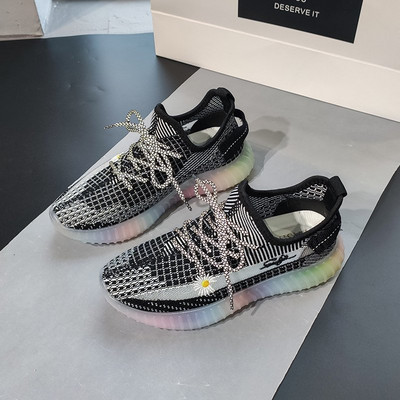 Γυναικεία casual αθλητικά παπούτσια με χρωματιστή σόλα σε γκρι, μαύρο, πράσινο και ροζ χρώμα