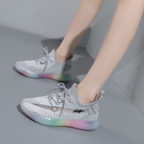 Γυναικεία casual αθλητικά παπούτσια με χρωματιστή σόλα σε γκρι, μαύρο, πράσινο και ροζ χρώμα