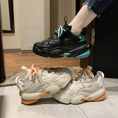 Naiste vabaaja paeltega kõrge kontsaga tossud