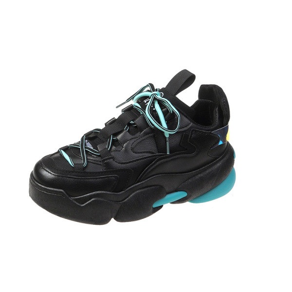 Naiste vabaaja paeltega kõrge kontsaga tossud