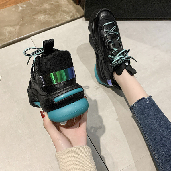 Naiste vabaaja paeltega kõrge kontsaga tossud