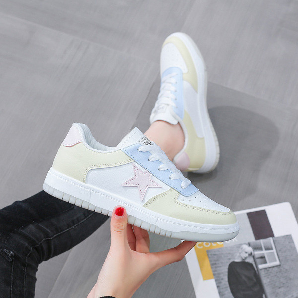 Χρωματιστά γυναικεία αθλητικά παπούτσια από οικολογικό δέρμα