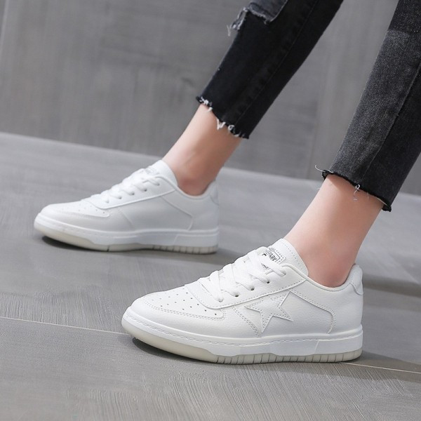 Χρωματιστά γυναικεία αθλητικά παπούτσια από οικολογικό δέρμα