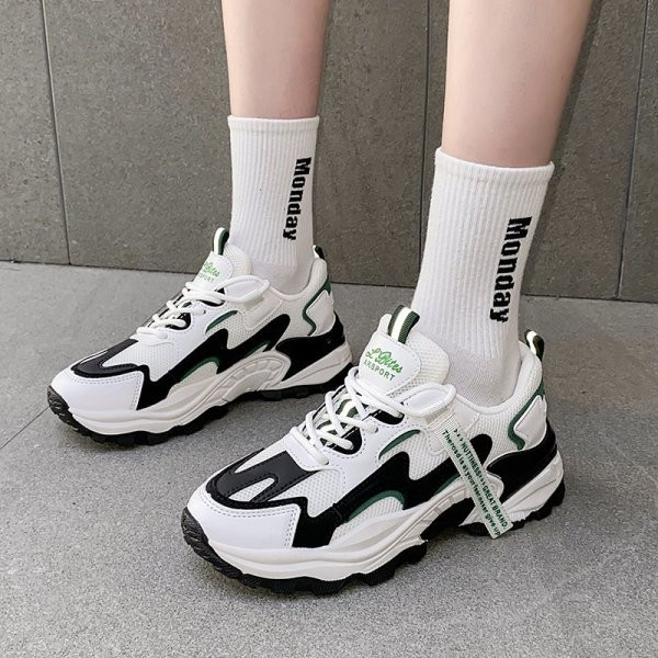 Μοντέρνα γυναικεία αθλητικά παπούτσια με πλέγμα