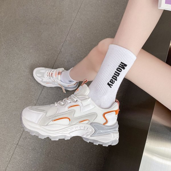 Μοντέρνα γυναικεία αθλητικά παπούτσια με πλέγμα