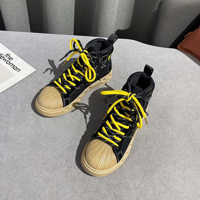 Naiste lõuendist paeltega tossud