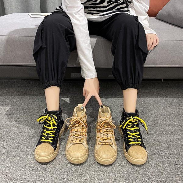 Naiste lõuendist paeltega tossud