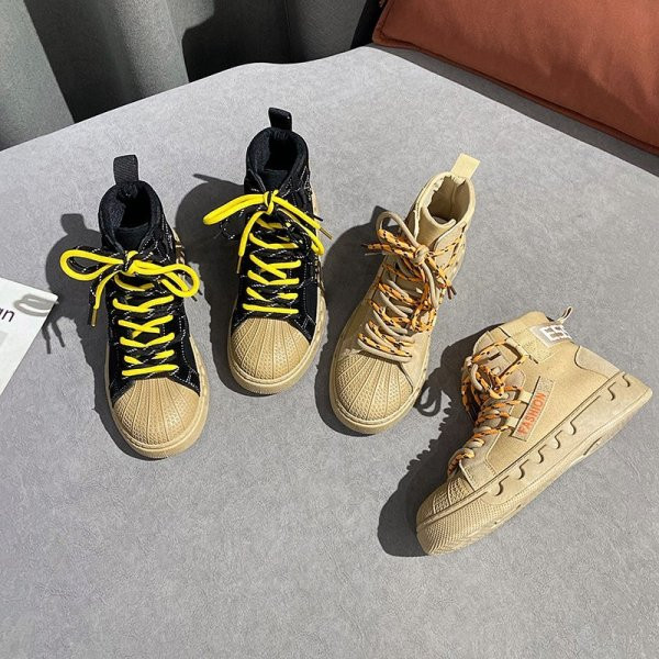 Naiste lõuendist paeltega tossud