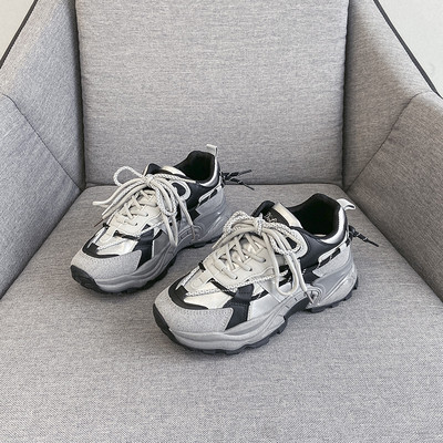 Γυναικεία αθλητικά παπούτσια με τραχιά σόλα σε δύο χρώματα