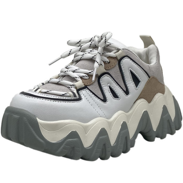 Γυναικεία αθλητικά παπούτσια με τραχιά σόλα  σε μπεζ και μαύρο χρώμα