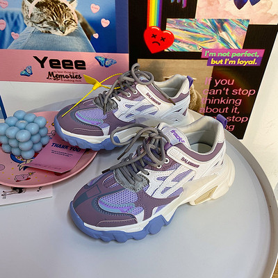 Φθινοπωρινά αθλητικά παπούτσια με τραχιά σόλα