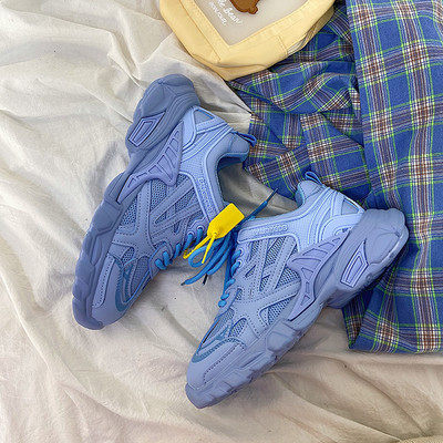 Φθινοπωρινά αθλητικά παπούτσια με τραχιά σόλα