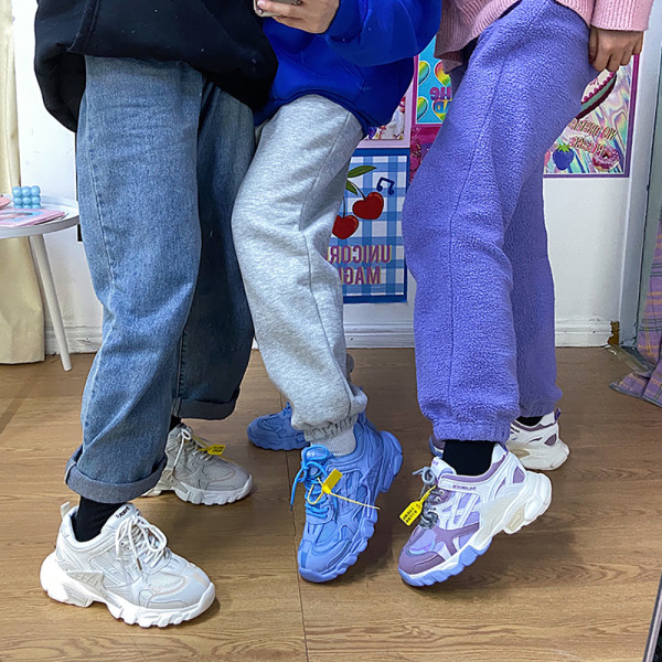 Φθινοπωρινά αθλητικά παπούτσια με τραχιά σόλα