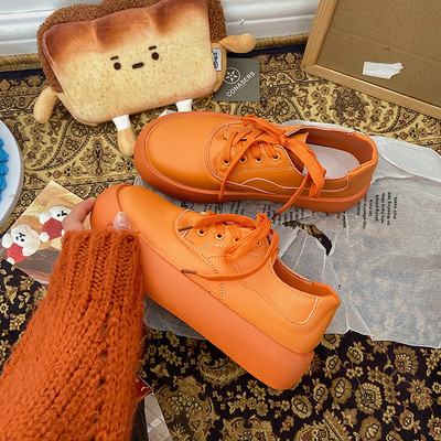 Κλασικό μοντέλο αθλητικά  παπούτσια από οικολογικό δέρμα με πλατφόρμα