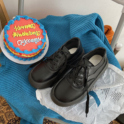 Κλασικό μοντέλο αθλητικά  παπούτσια από οικολογικό δέρμα με πλατφόρμα