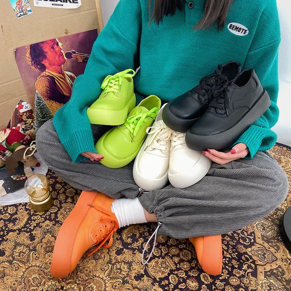 Κλασικό μοντέλο αθλητικά  παπούτσια από οικολογικό δέρμα με πλατφόρμα