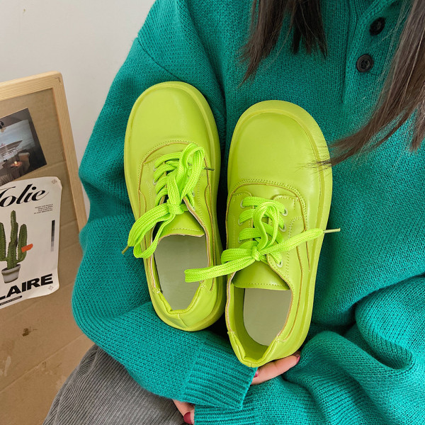 Κλασικό μοντέλο αθλητικά  παπούτσια από οικολογικό δέρμα με πλατφόρμα