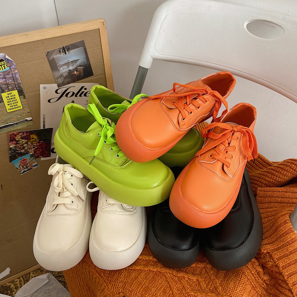 Κλασικό μοντέλο αθλητικά  παπούτσια από οικολογικό δέρμα με πλατφόρμα