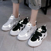 Φωτεινά γυναικεία αθλητικά παπούτσια με επίπεδη σόλα