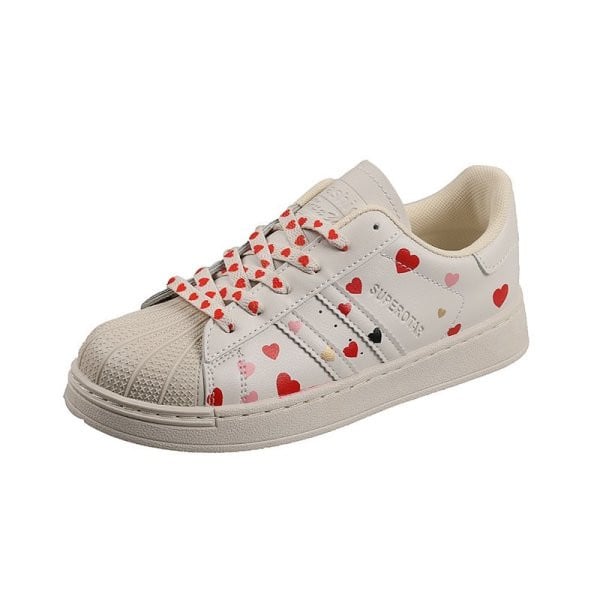 Γυναικεία έκο δερμάτινα αθλητικά παπούτσια με απλικέ