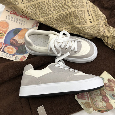 Vabaaja tossud tasasel ja paeltega tallal