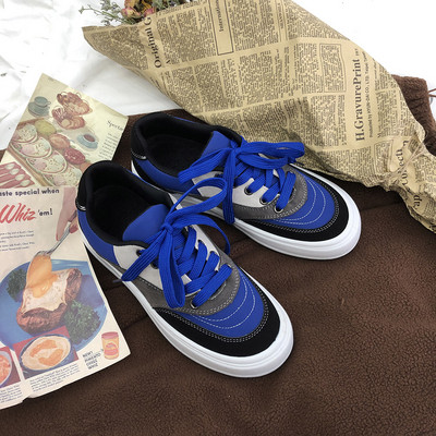 Vabaaja tossud tasasel ja paeltega tallal