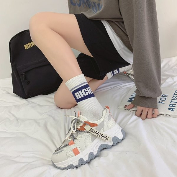 Kõrge tallaga vabaaja naiste tossud