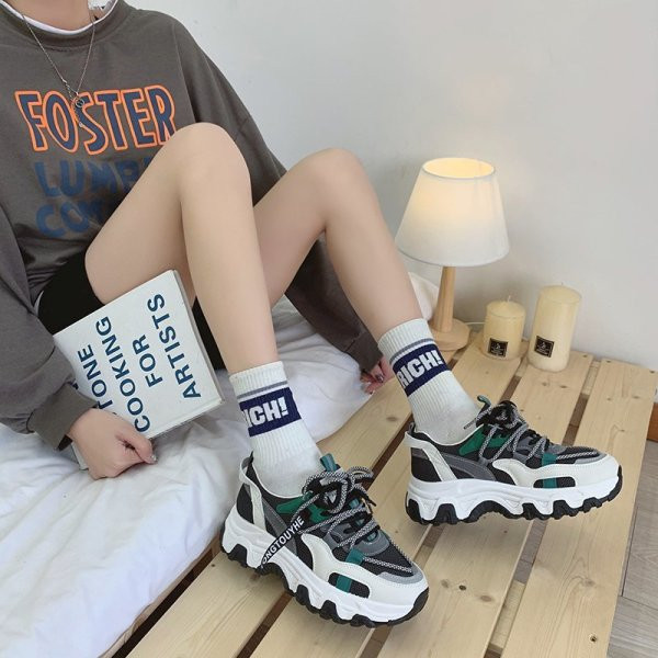 Kõrge tallaga vabaaja naiste tossud