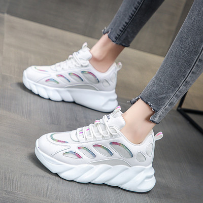 Adidași moderni de damă cu talpă aspră și șireturi