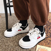 Must-valged vabaaja naiste tossud