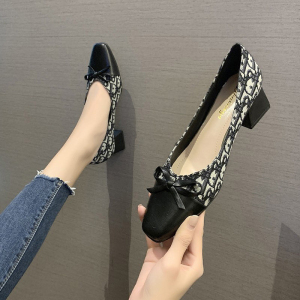 Νέο μοντέλο  γυναικεία αθλητικά παπύτσια  με ψηλό τακούνι 4,5 cm και κορδέλα