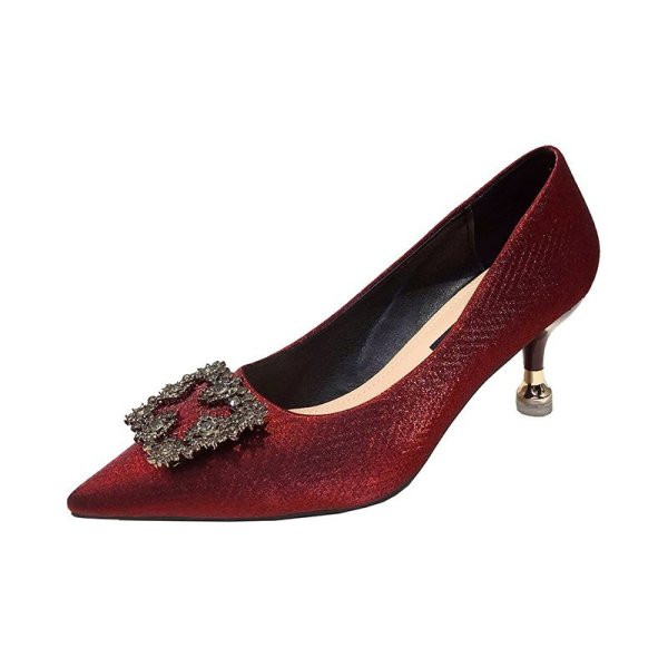 Γυναικεία μοντέρνα παπούτσια με αγκράφα και τακούνι 5,5 cm