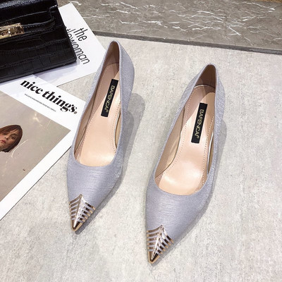 Μυτερό μοντέλο  γυναικεία παποπούτσια  με γυαλιστερό εφέ  και τακούνι 5 cm