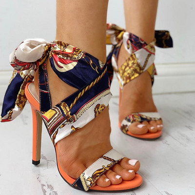 Naiste kõrge kontsaga sandaalid satiinist rihmadega