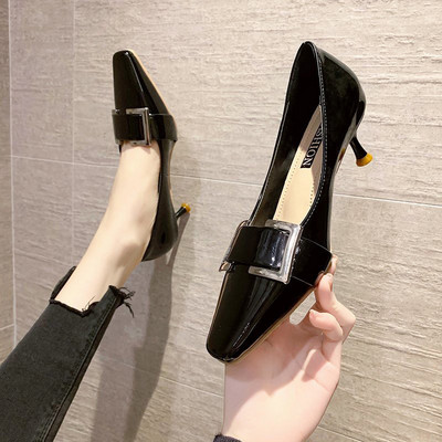 Νέο μοντέλο γυναικεία παπούτσια από δέρμα faux με μεταλλική αγκράφα