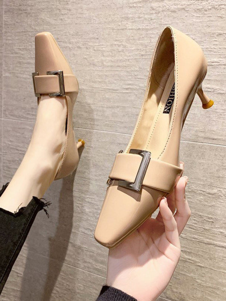 Νέο μοντέλο γυναικεία παπούτσια από δέρμα faux με μεταλλική αγκράφα