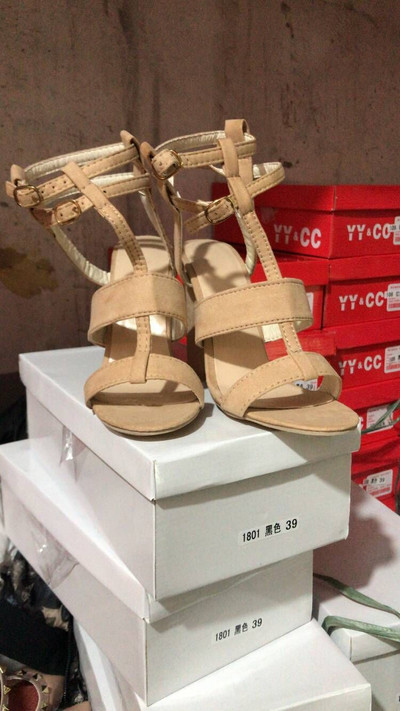 Μοντέρνα σανδάλια με λουράκια eco suede