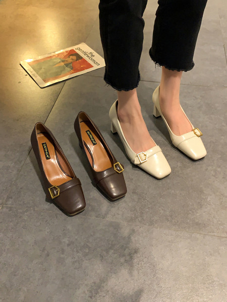 Moodsad pandlaga ja 7 cm kontsaga naiste kingad