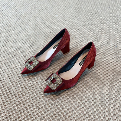 Γυναικεία παπούτσια με τακούνι και αγκράφα πάχους 7 cm